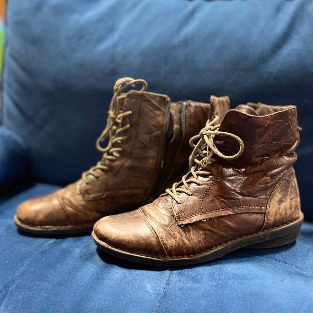 Clarks Brown Leather Combat Boots size 9